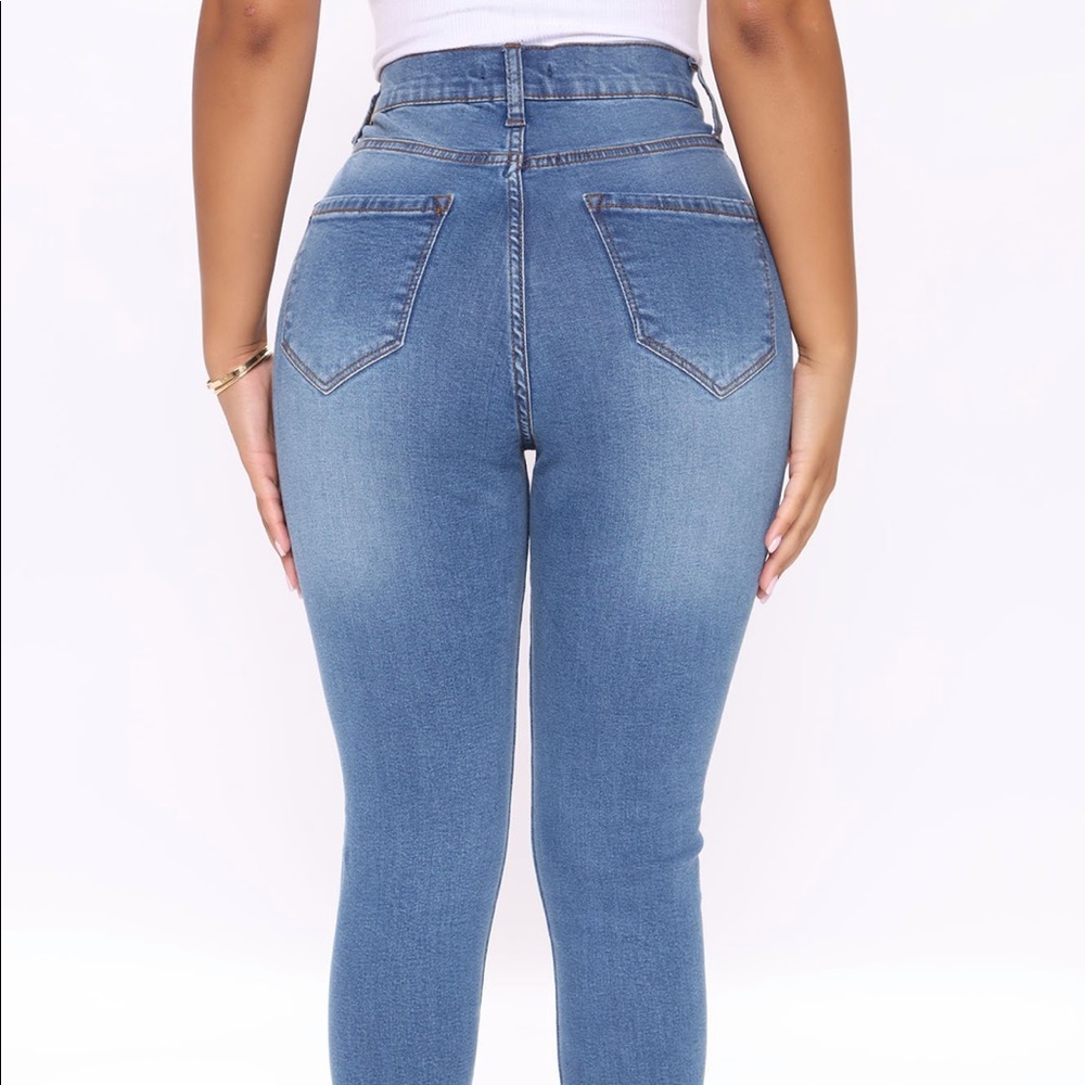 FASHION NOVA | Distressed High Rise Jeans ✨ - Picture 2 of 6